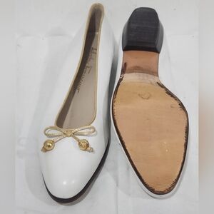 ✨️ Salvatore Ferragamo white ballet flat  Shoes size 9A✨️